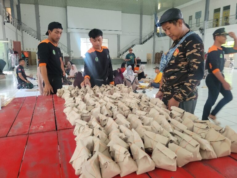 PCNU Kota Pekalongan Dirikan Dapur Umum NU Peduli, Salurkan 2.000 Nasi Bungkus untuk Korban Banjir
