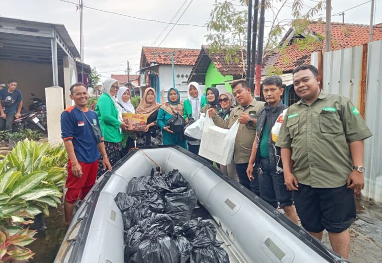 NU Peduli PCNU Kota Pekalongan Salurkan Bantuan Obat-Obatan dan Logistik ke Lokasi Banjir